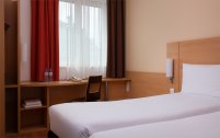 Standard room with 2 single beds: Photo 4