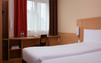 Standard room with 2 single beds: Photo 2