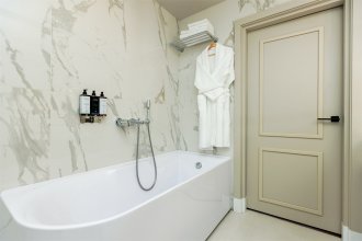 Suite Double Bed Room: Photo 10