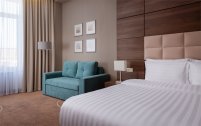 Junior Room with a large double bed and sofa: Photo 5