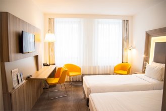 Standard Twin Room: Photo 3