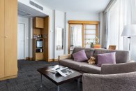 Suite with a double bed and a sofa: Photo 8