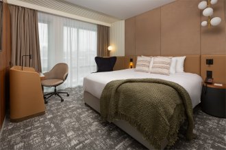 Superior Suite, with city view - with 1 double bed and a sofa: Photo 2