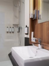 Privilege Room with a large double bed: Photo 7