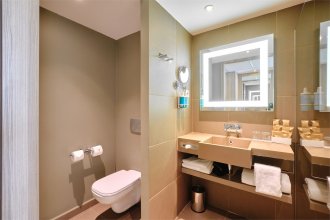 Standard Twin Room: Photo 4