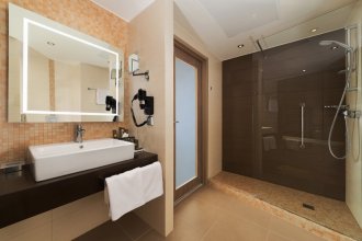 Suite - with a double Bed: Photo 12