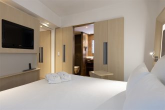 Executive Room with a double bed, atrium view: Photo 2