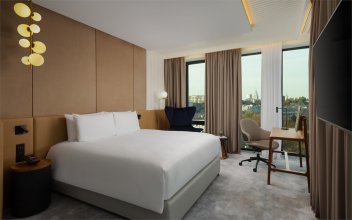 Deluxe Suite, with city view - with 1 double bed: Photo 1