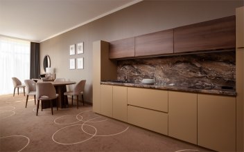 This apartment has 2 bedrooms, a dining area, a kitchen and 2 balconies with pool views.: Photo 6