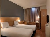 Standard Room - with 2 single beds: Photo 5