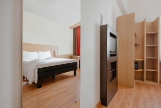 Premium Room with a double bed: Photo 6