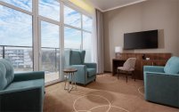 Junior Suite, Sea View - with a large double bed, armchair bed and sofa bed: Photo 7
