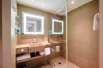 Standard Double Room: Photo 5