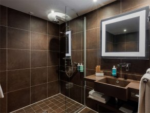 Superior room, for people with limited mobility - with a double bed, city view: Photo 3