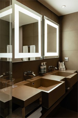 Номер Люкс для маломобильных - с двуспальной кроватью: Фотография 6