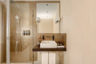 Номер Привилегия Люкс с двуспальной кроватью: Фотография 3