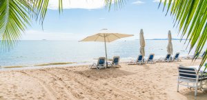 Hotels with private beaches: where to relax by the water without crowds