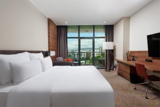 Executive room on the club floor, with a view of the city – with a double bed: Photo 1