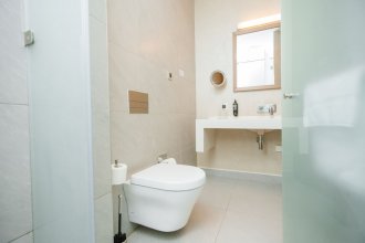 Стандартный номер, с балконом - с двуспальной кроватью: Фотография 12