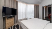 Номер Люкс, с видом на реку - с двуспальной кроватью и диваном: Фотография 8