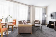 Suite with a double bed and a sofa: Photo 8
