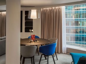Suite with Double Bed and Sofa, city view: Photo 4