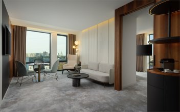 Executive Suite, with city view - with 1 double bed: Photo 2