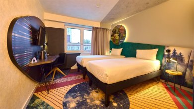 Standard Room - with 2 single beds: Photo 1