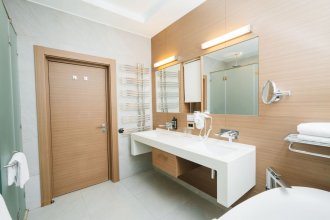 Стандартный номер, с балконом - с двуспальной кроватью: Фотография 9