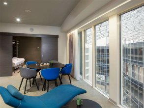 Suite with Double Bed and Sofa, atrium view: Photo 1