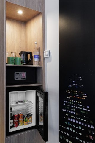 Family Room, for people with limited mobility - with a double bed, city view: Photo 6