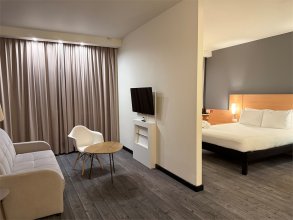 Superior Room - with a double bed and a sofa: Photo 1