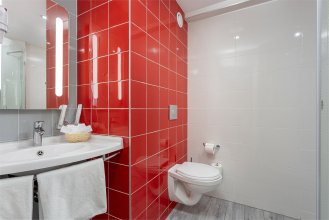 Улучшенный номер, вид на город - с двуспальной кроватью: Фотография 5