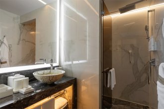 Двухуровневый люкс - с двуспальной кроватью и раскладным диваном: Фотография 5
