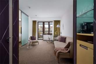 Two-room SO Suite with a loggia overlooking the courtyard – with a large double bed: Photo 3