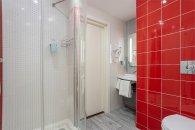 Улучшенный номер, вид на город - с двуспальной кроватью: Фотография 5