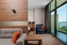 Junior Suite, with a view of the city - with a double bed and a sofa: Photo 9
