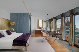 SO VVIP Presidential Suite with Jacuzzi and Fireplace – with a large double bed: Photo 1