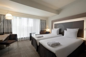 Standard Twin Room with 2 single beds, city view: Photo 1