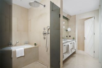 Two-room SO VIP suite with a view of Voznesensky Prospekt – with a large double bed: Photo 7
