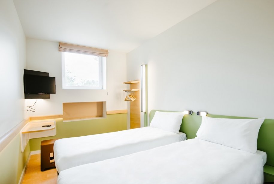 Standard Room – 2 Single beds