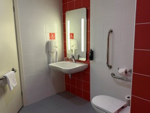Standard room, for people with limited mobility - with a double bed: Photo 4