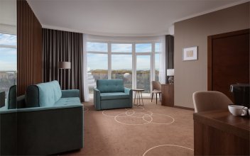 Family Room with a large double bed, an armchair bed and a sofa bed: Photo 2