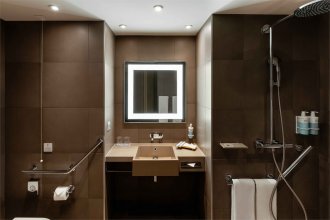 Номер Люкс для маломобильных - с двуспальной кроватью: Фотография 5