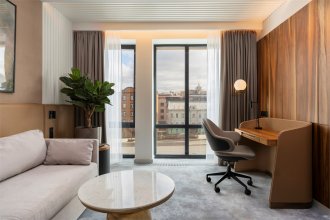 Junior Suite, with city view - with 1 double bed and a pull-out sofa: Photo 2