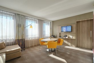 Suite Room: Photo 3