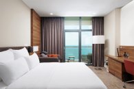 Executive room on the club floor, with sea view – with a double bed: Photo 9