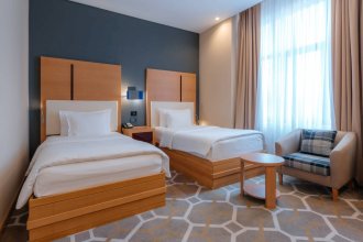 Superior Room, Side Mountain View - with 2 Single Beds: Photo 1