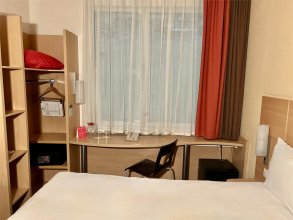 Standard room without a view with a double bed: Photo 3