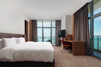 Panoramic Suite with Panoramic Sea View - with Double Bed and Sofa: Photo 2